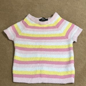 Super cute, springy top!! Wonderful condition!